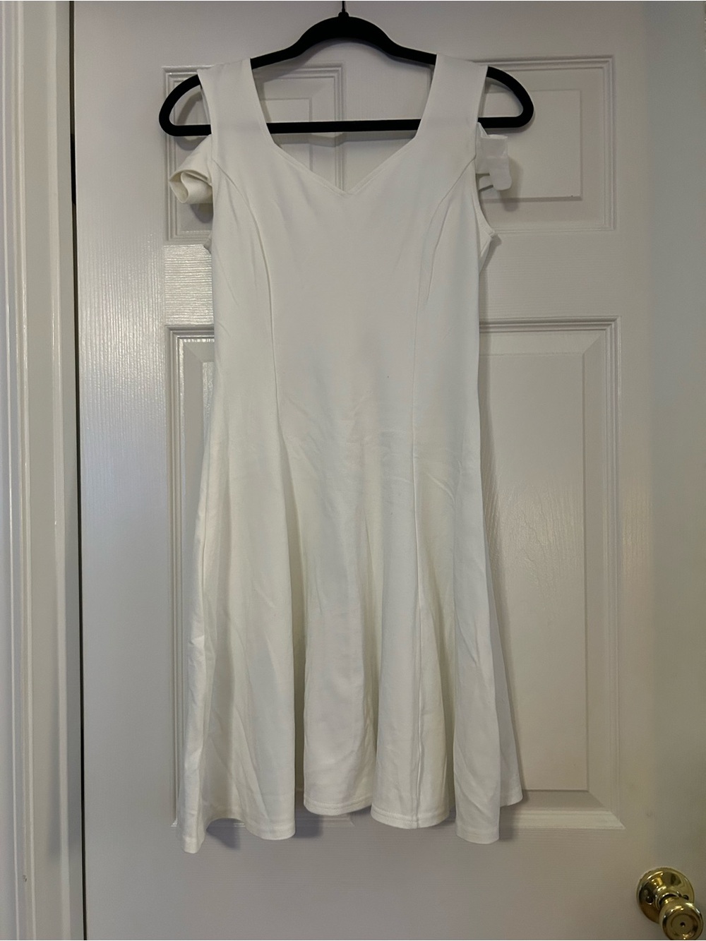 Classic White Mini A-Line Dress with Sweetheart Neckline